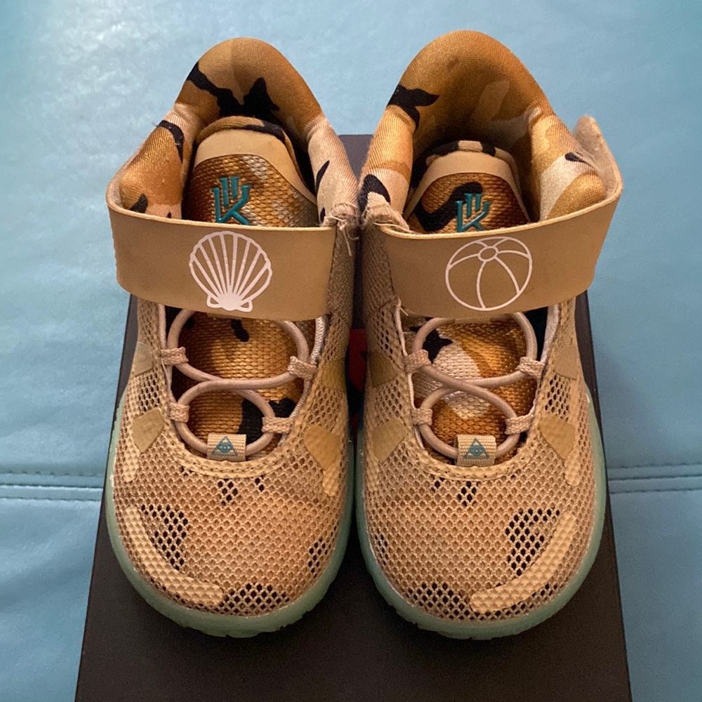 Kids sneakers